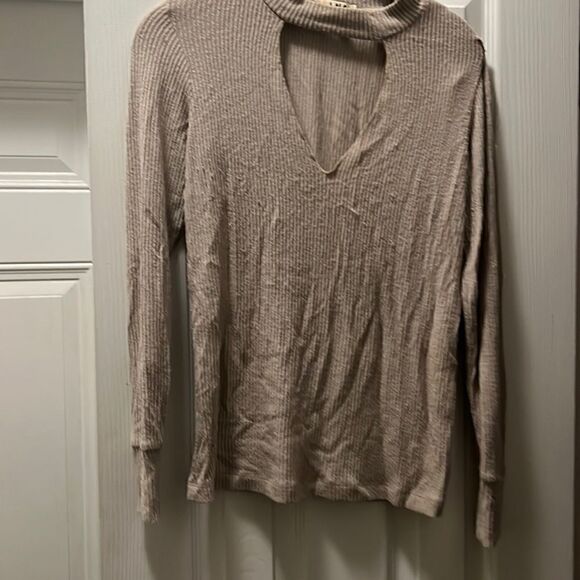 LNA Top Long Sleeve Size XS - Great Condition - Cut out in Front - Picture 1 of 4